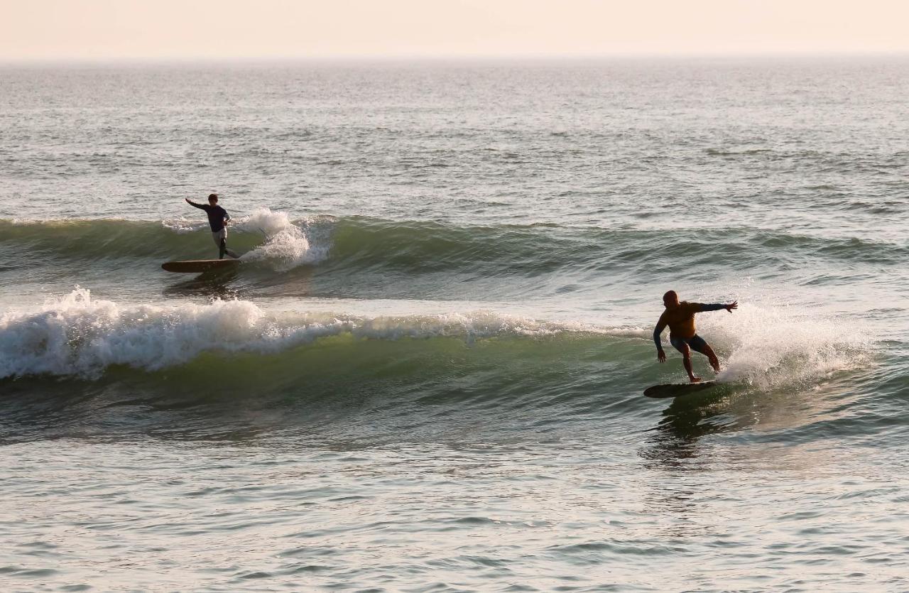 Surfivor Surf Camp 호텔 에스모리츠 외부 사진